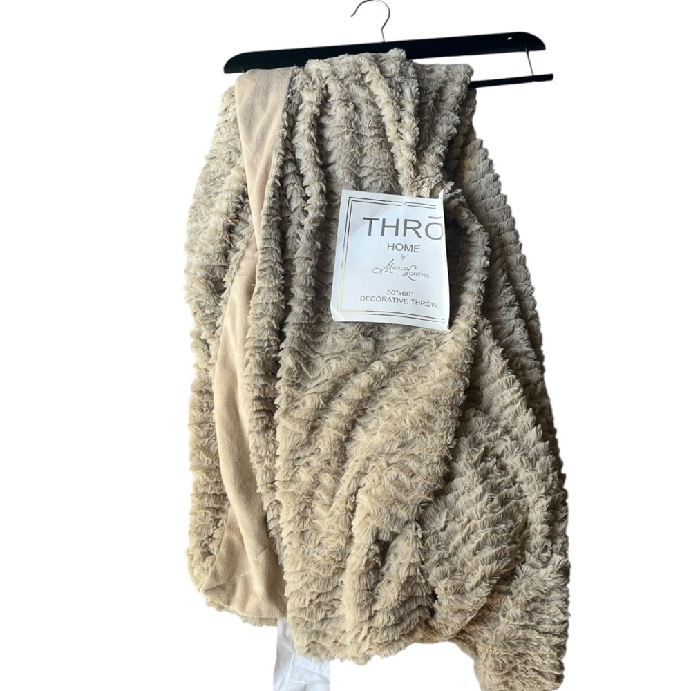 Marlo Lorenz decorative faux fur throw blanket
